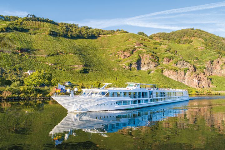 總部位於法國的泛歐河輪可說是歐洲最具代表性的河輪公司之一，引領旅客探訪歐洲不同城市風光。　圖：尊榮假期／提供 