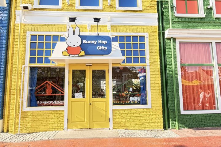 ▲紀念品店彙集各種風格Miffy商品。　記者-何昕穎／攝影