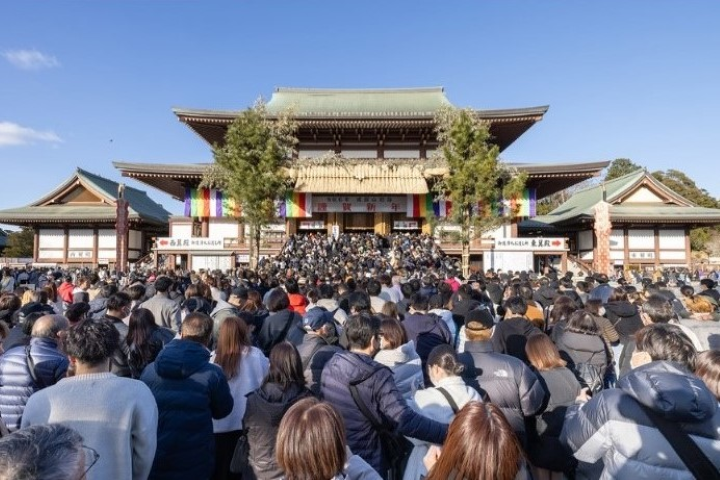初詣期間非常熱鬧的成田山新勝寺。　圖：成田山新勝寺／提供