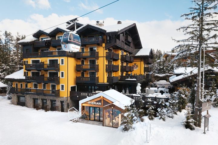 嬌蘭在高雪維爾白馬莊園打造「冬日蜂巢」Spa 小屋。　圖：Heavens Portfolio／提供