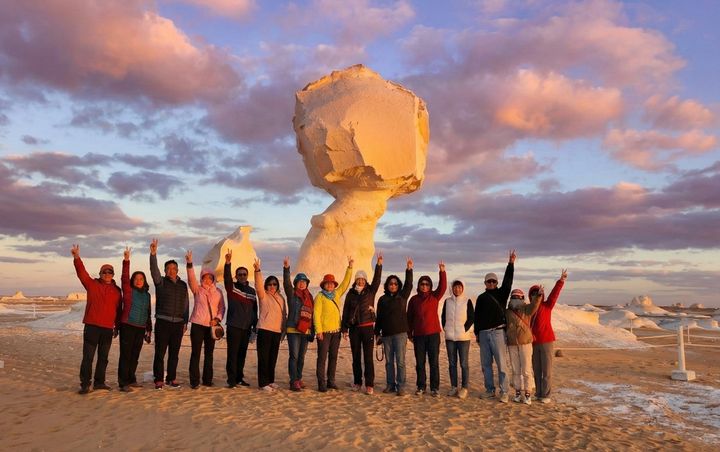 ▲深入埃及黑白沙漠，見證大自然的鬼斧神工。「埃及時空之旅13天」，獲【品保優旅選】肯定。　圖：百合旅行社／提供