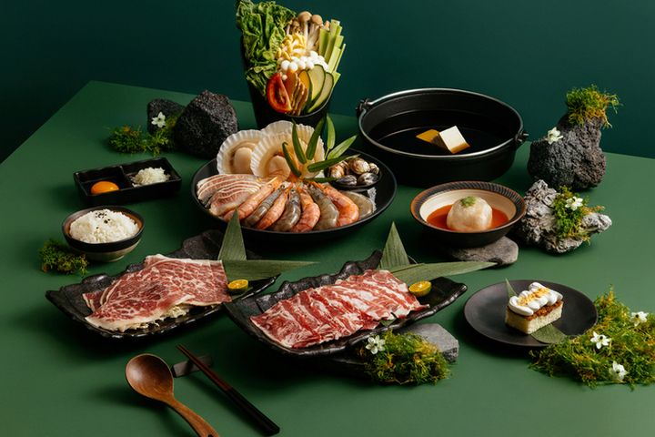 ▲煙波集團一泊二饗「山釀極鮮」住房專案，湖濱館四人分饗餐包含美國SRF極黑和牛、伊比利梅花豚、山泉鱘龍魚、天使紅蝦、帶殼扇貝、鮮蝦、蛤蜊。　圖：煙波國際觀光集團／提供