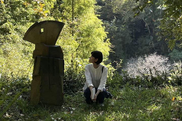 ▲華陶窯梅景中有陶，從陶作裡看梅景。　圖：苗栗華陶窯／提供