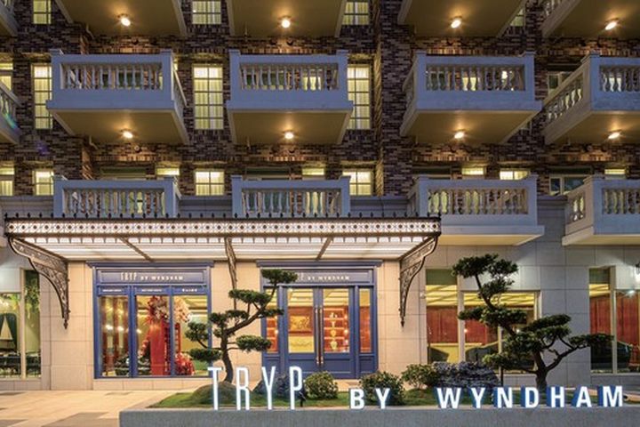 ▲「林口爵怡溫德姆酒店」擁有85間客房，以舒適簡約的風格，搭配大面的落地窗戶，營造家的感覺。　圖：溫德姆酒店集團／提供 