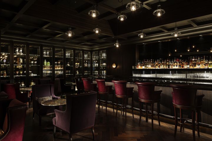 ▲經典酒吧 Royal Bar復刻1960年代原創吧台風格，是沉穩典雅的避世之所。【※ 禁止酒駕；飲酒過量，害人害己。】　圖：Palace Hotel Tokyo／提供