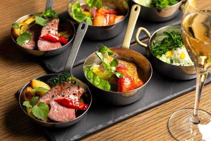 ▲東京皇宮酒店 Club Lounge，雞尾酒與小吃。【※ 禁止酒駕；未滿十八歲禁止飲酒。】　圖：Palace Hotel Tokyo／提供