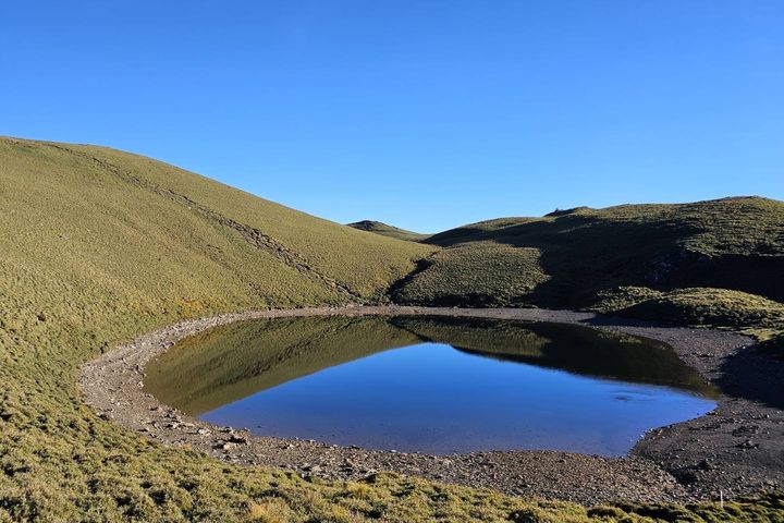 嘉明湖美景。　圖：農業部林業及自然保育署臺東分署／提供 