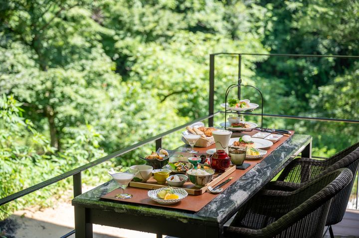 ▲在 THE YUKAWA 一條支店享受以風景佐餐的好心情。　圖：太平洋旅行社／提供