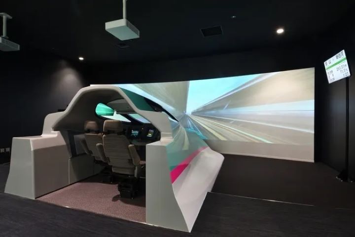 ▲大宮鐵道博物館南館二樓工作站區可體驗模擬駕駛新幹線。　圖：JR東日本創造旅遊／來源
