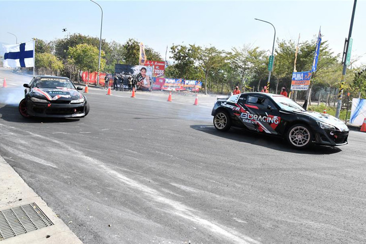 近距離感受賽車呼嘯而過的震撼。　圖：彰化縣政府城市暨觀光發展處／提供