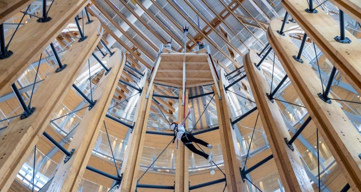 ▲刺激的高空垂降。　圖：樹德半山夢工廠／提供