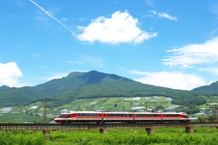 人氣觀光列車「長野 WINE VALLEY 列車」。　圖：JR東日本創造旅遊／來源