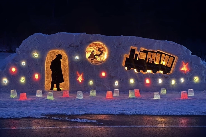 ▲過去也曾推出以岩手知名詩人、作家宮澤賢治為主題的大型雪像作品。　圖：岩手縣、西和賀町觀光協會／提供