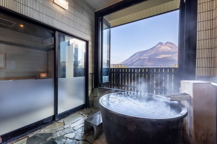 ▲「由布院溫泉美星 Kirara 旅館」貼近自然的空間設計，也呼應枝垂櫻所帶來的柔和意象，適合重視旅遊節奏與身心放鬆的旅客。　圖：樂天旅遊／提供