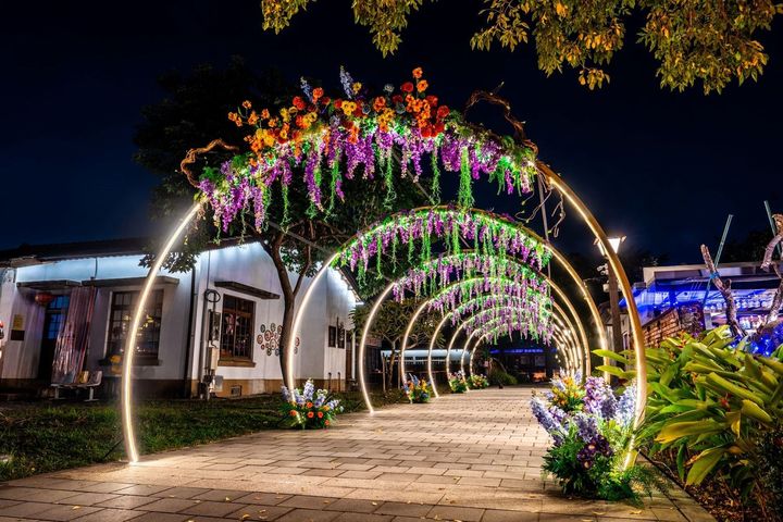 ▲勝利星村燈區「走花路」。　圖：屏東縣政府／提供