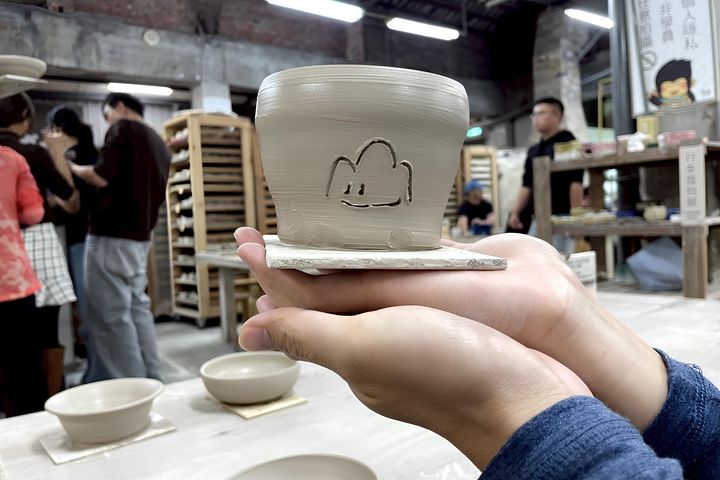 ▲鶯歌石步道尋幽遠眺，可順遊「新旺集瓷」體驗陶藝手作溫度。　圖：新北市政府觀光旅遊局／提供