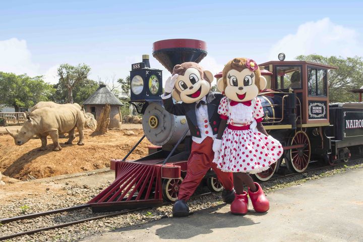 ▲英式復古「奈洛比號」蒸汽火車,輕鬆飽覽草食動物生態。 圖:六福村主題遊樂園/提供