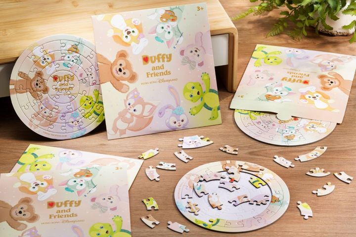 ▲官網透過「MyDisney HK」帳戶購票將可獲贈樂園限定、非賣品的達菲與好友主題拼圖乙份。　圖：香港迪士尼樂園度假區／提供