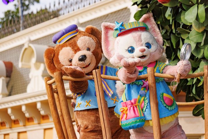 ▲達菲與好友將登上「迪士尼好友巡遊派對」巨型花車。　圖：香港迪士尼樂園度假區／提供