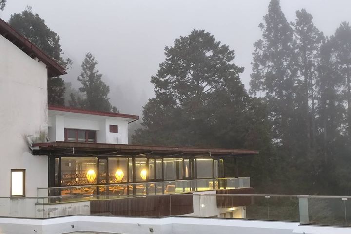 ▲媲美國外景色10樓頂級客房交誼廳。　圖：阿里山賓館／提供