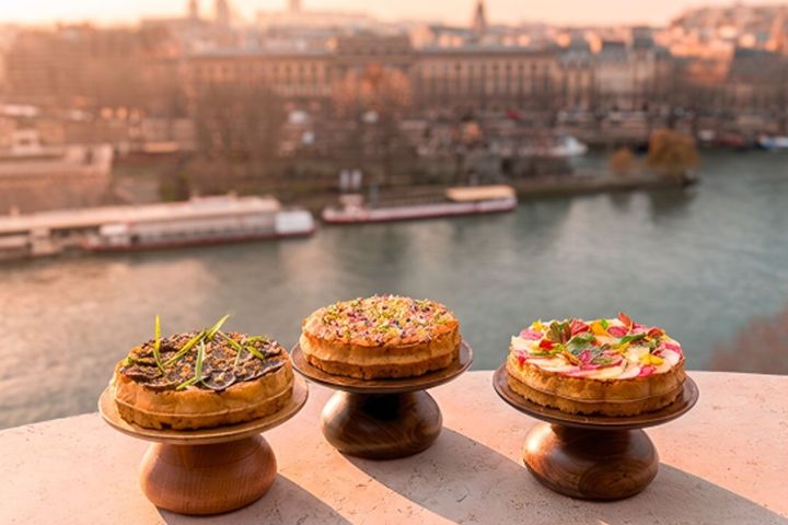 一邊品嘗美味鬆餅，一邊俯瞰巴黎光之都的優雅景致。　圖：Heavens Portfolio／提供 
