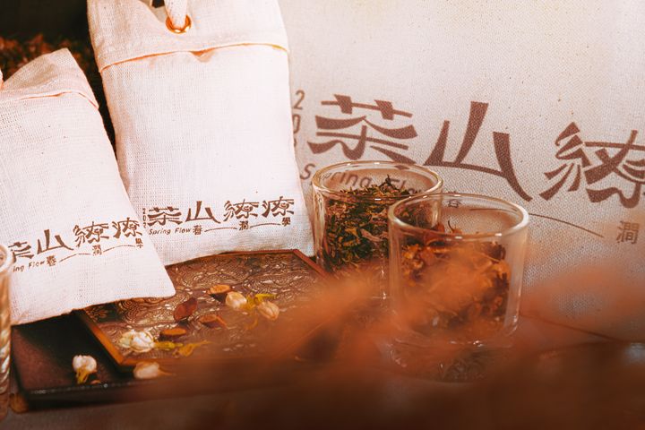 ▲茶山香包以坪林茶葉為基底調香，融合山林意象。　圖：新北市文化局／提供