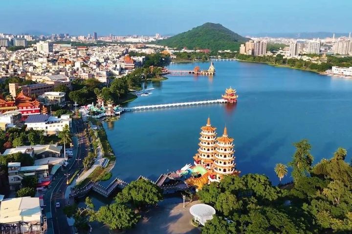 升級的蓮池潭風景區，優化水岸景觀與遊憩空間。　圖：高雄市政府觀光局／提供