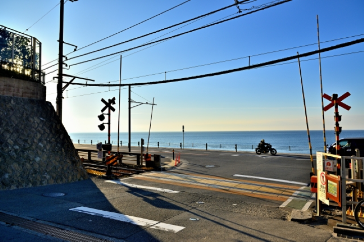  ▲「鎌倉高校前」車站的平交道在《灌籃高手》的片頭曲中出現，是非常熱門的拍照地標。　圖：PHOTO AC／來源