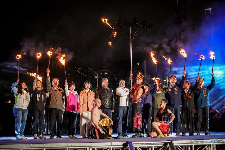 ▲市長侯友宜日前出席中港大排光雕展開幕點燈儀式。　圖：新北市政府水利局／提供