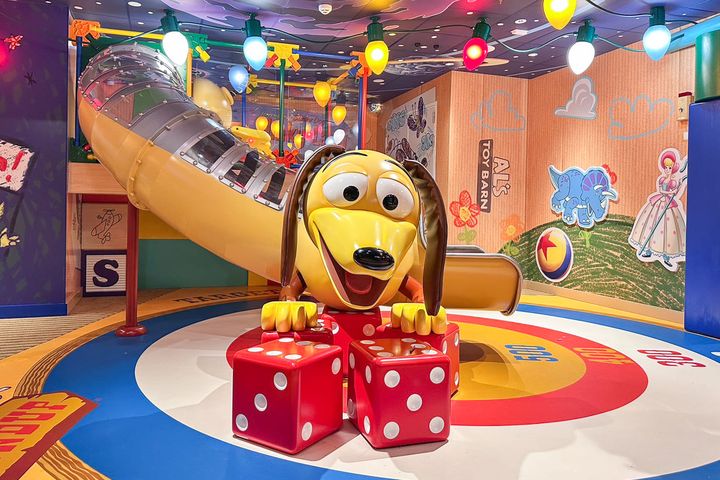 ▲同樣為兒童設計的「Marvel Super Hero Academy」，可以讓小朋友換上喜歡的超級英雄服裝，一起和漫威英雄組隊打擊邪惡勢力。　圖：可樂旅遊／提供