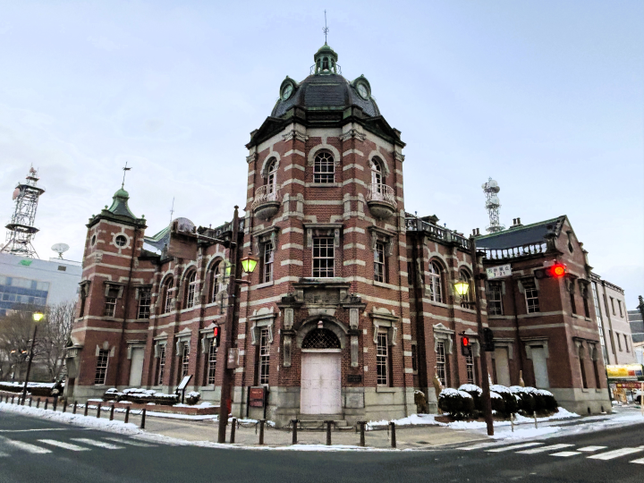 ▲「岩手銀行紅磚館」於1911年建成，與東京車站同為日本建築大師辰野金吾旗下作品，是盛岡市的代表性建築物之一。　圖：向日遊／提供