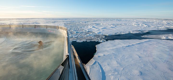 ▲極地露天溫泉池。　圖：太平洋旅行社（🄫PONANT／指揮官夏古號）／提供