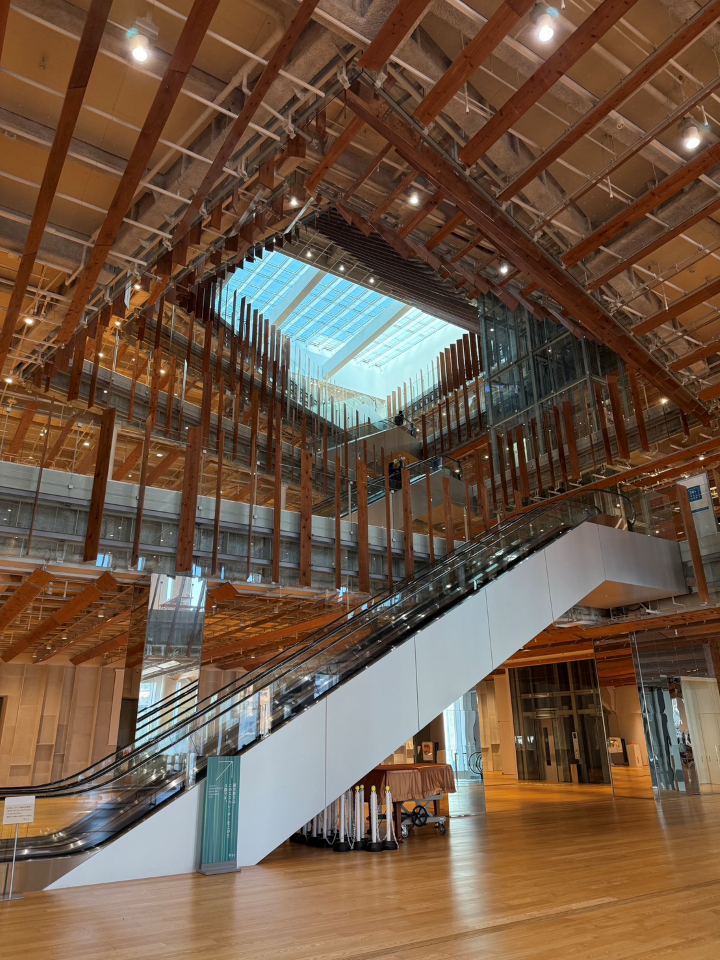  ▲大師隈研吾設計的富山市玻璃美術館。　圖：游琮玄／攝影