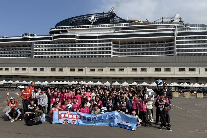 尊榮假期攜手國際同濟會台灣總會竹苗分區，一起舉辦「小小哥倫布」登船活動。　圖：尊榮假期／提供 