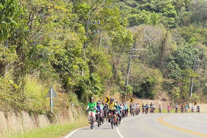 浩大自行車車隊跟隨署長前進，展現臺灣完善自行車路網下的追風魅力。　圖：交通部觀光署／提供