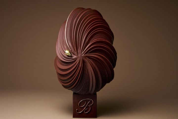 ▲「巴黎勒布里斯托飯店」雙主廚聯手打造聖多諾黑彩蛋。　圖：Heavens Portfolio／提供