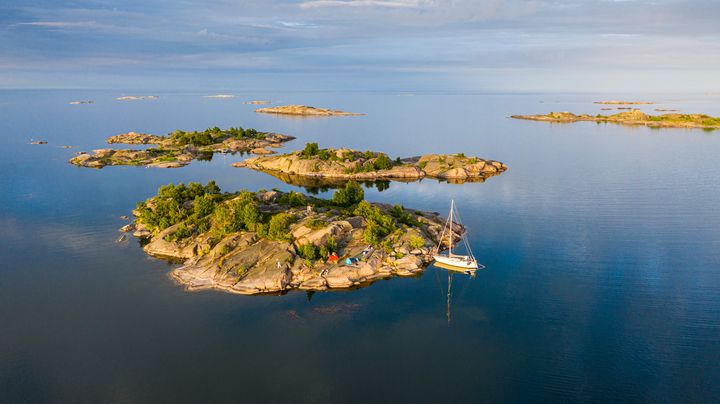 ▲遊客可透過獨木探索「納姆多海洋國家公園」。　圖：Visit Sweden ／提供