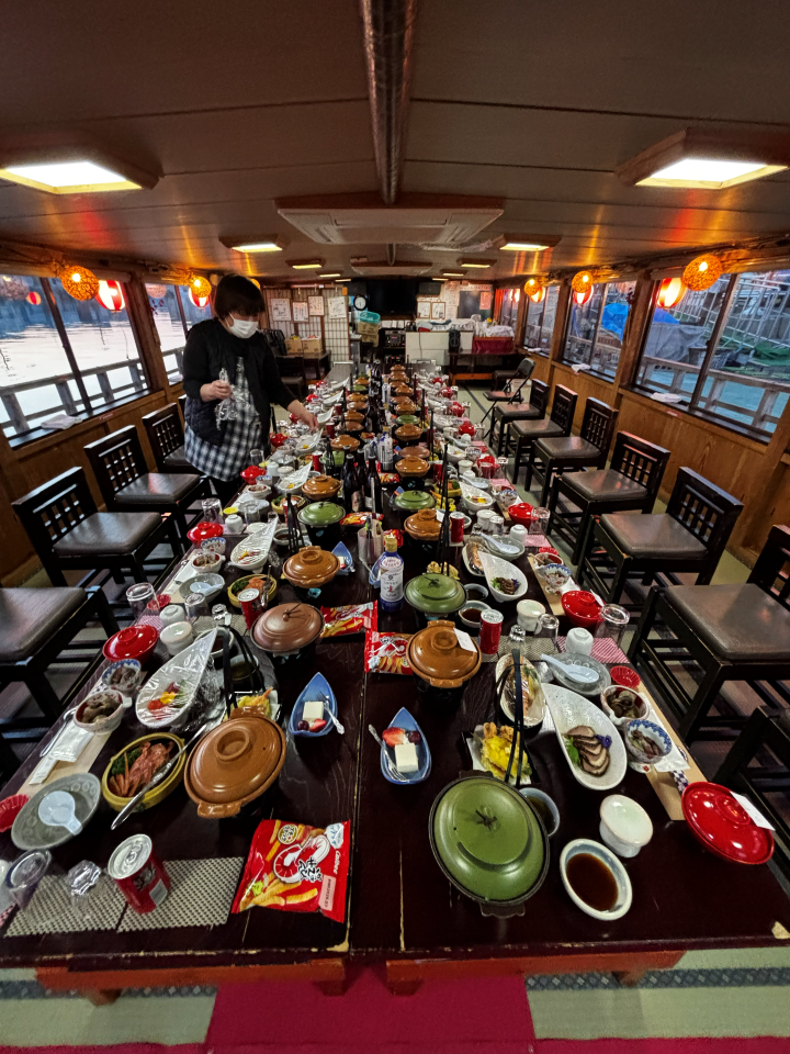  ▲屋形船提供豐盛的宴席料理，展現青森豐富海鮮魅力。　圖：向日遊／提供