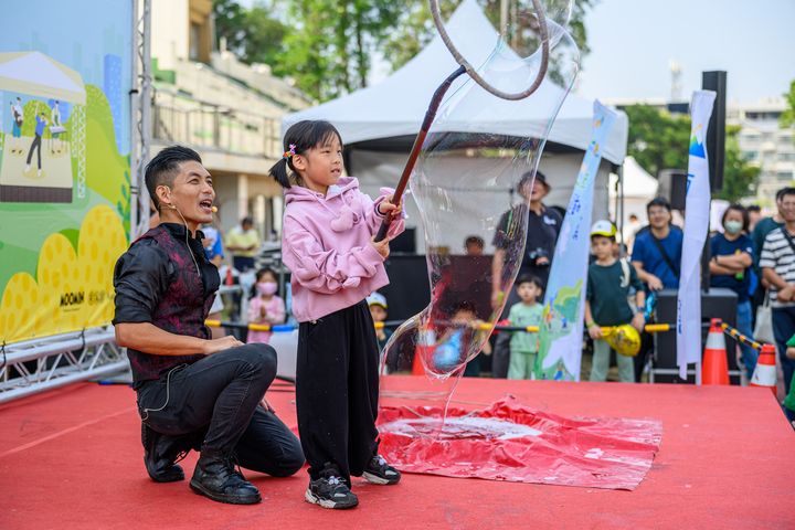 夢幻泡泡互動。　圖：屏東海生館／提供