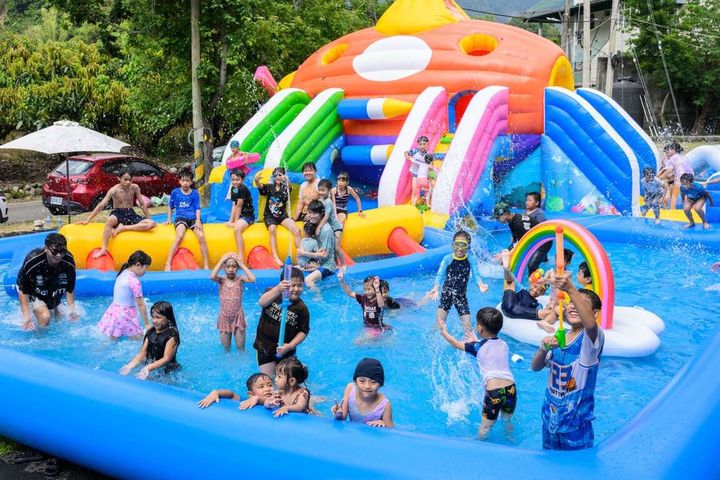 ▲小朋友最愛的「山城水樂園」將於05/02~05/24假日登場，凡至六龜合作店家消費滿500元即可免費入場。　圖：高雄市政府觀光局／提供