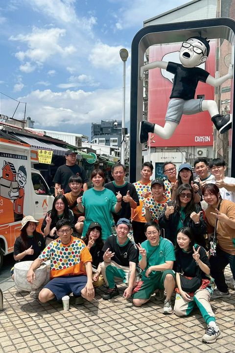 ▲與插畫家 Duncan 合作的彩繪車超吸睛。　圖：創勝包裝／提供