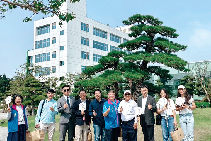 ▲會後貴賓參觀彰化成美文化園。　記者-歐彥君／攝