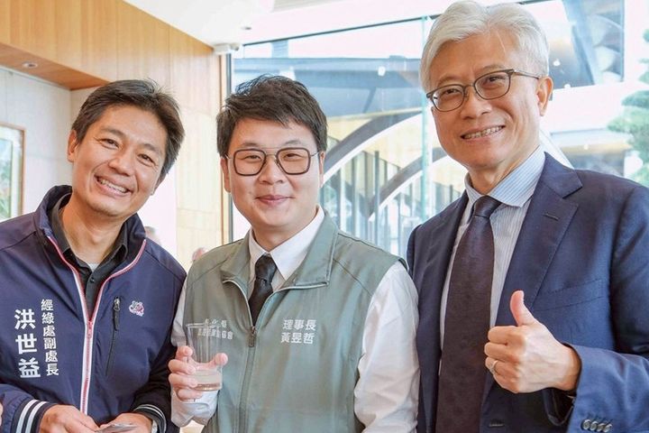 ▲（左起）彰化縣經濟暨綠能發展處副處長洪世益、彰化縣旅遊產業協會理事長黃昱哲、中彰區域觀光聯盟總召集人柴俊林。　記者-歐彥君／攝