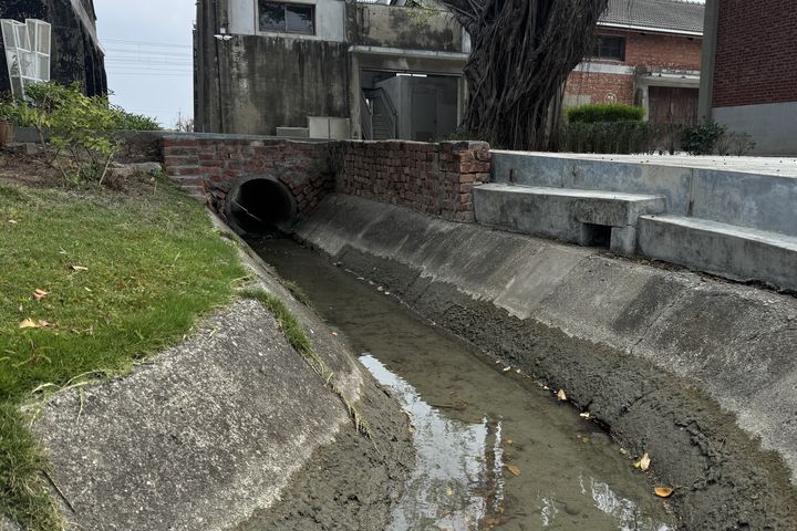 ▲隆田 CHA CHA 園區有嘉南大圳灌溉水圳支流經過，與烏山頭水庫風景區展開跨園區合作，串連嘉南大圳的「水域ｘ在地」文化路徑，遊客可以輕鬆安排「水域文資雙享行程」。　圖：隆田文化資產教育園區／提供