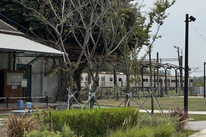 ▲推出低碳優惠交通方案，鼓勵遊客「慢下來、走進去」，順著軌道沿線，深度感受臺南水域在地文化的脈絡。　圖：隆田文化資產教育園區／提供