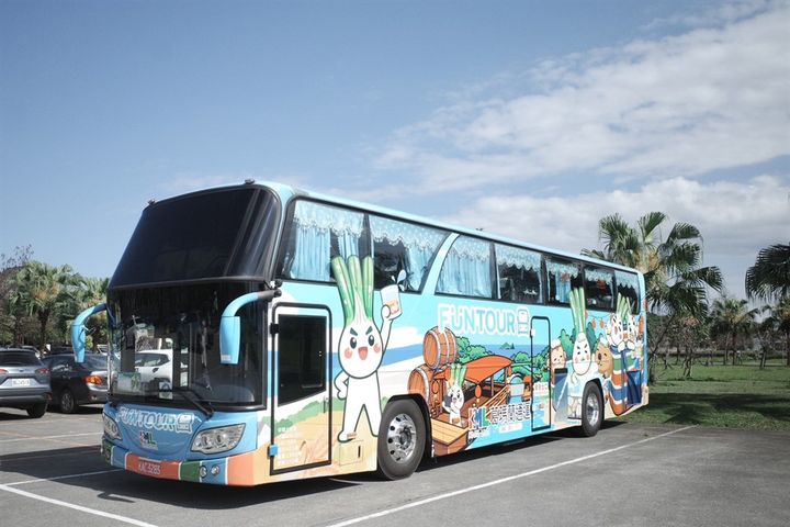 ▲「Taiwan PASS」改版新增宜蘭、日月潭 FunTOUR 巴士，引領旅客探索在地特色。　圖：交通部觀光署／提供