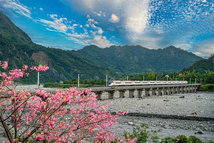 全新「Taiwan PASS 台鐵版」包含台鐵3日周遊券、都會捷運4選1及景區接駁15選1。　圖：交通部觀光署／提供