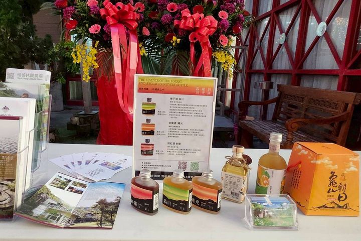 ▲頭城休閒農場精選伴手禮特賣，享第二件5折優惠。【※ 禁止酒駕；未滿十八歲禁止飲酒。】　圖：頭城休閒農場／提供