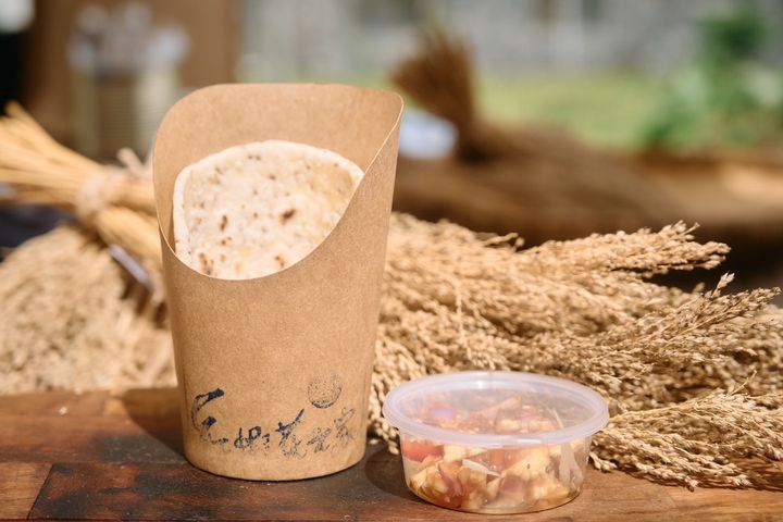 ▲「魯凱大廚來上菜」料理秀－霧台部落「紅蝦花之家」透過親手種植的油芒及香草，帶領民眾從味蕾走進山林。　圖：茂林國家風景區管理處／提供