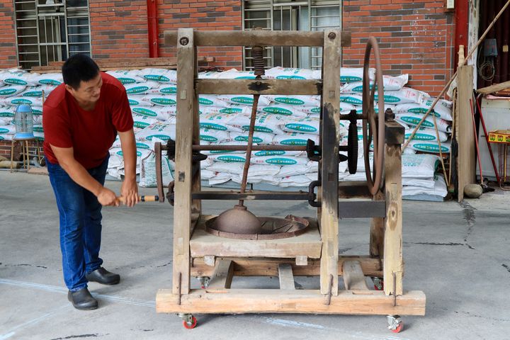 ▲天然茶莊－尋找包種茶故鄉限定團（保留許多近百年的製茶老器材，製茶 DIY 時可以體驗，藉此瞭解台灣製茶工藝的演變）。　圖：農遊超市／提供